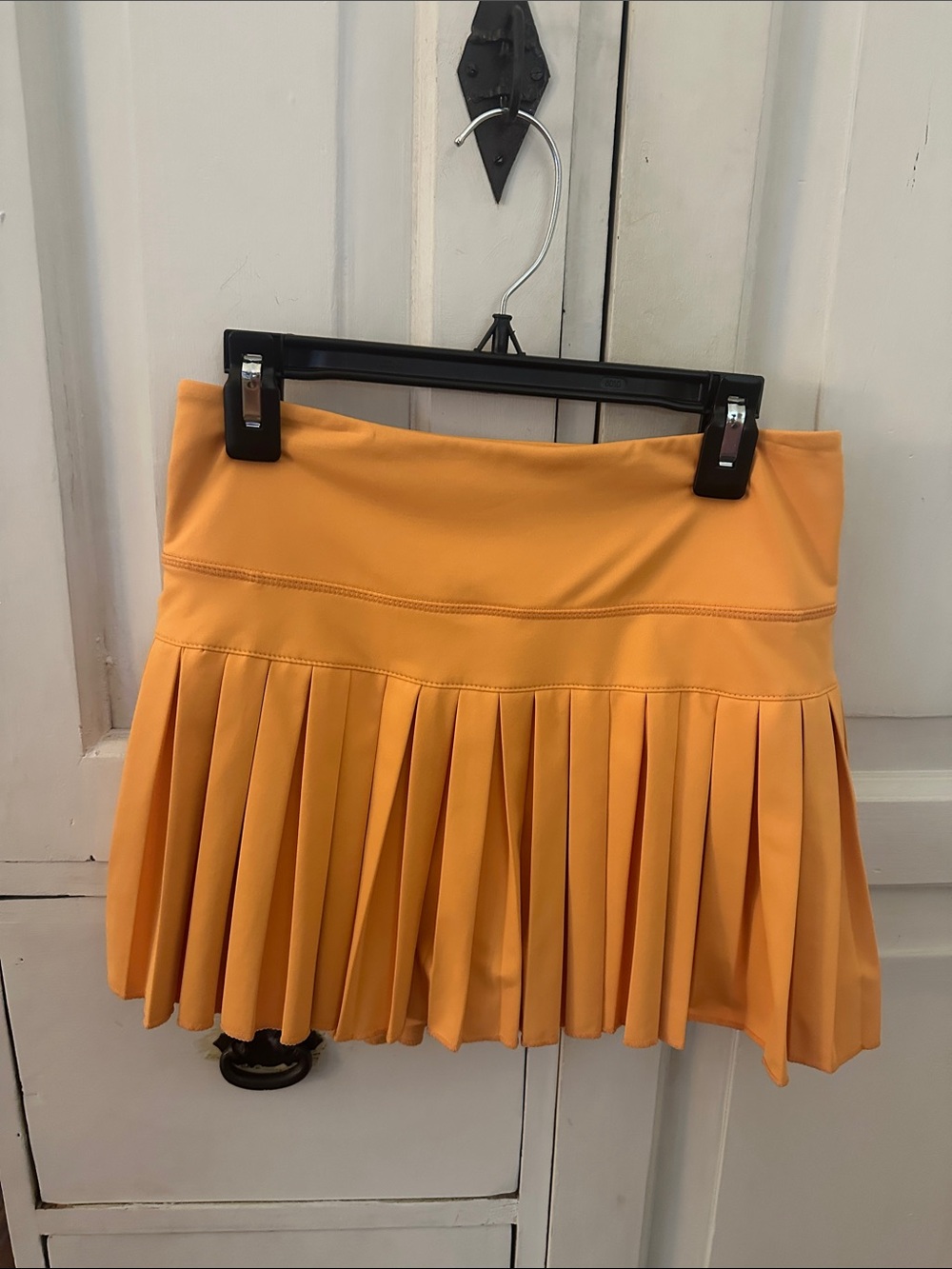 GOLDHINGE Pleated Women's Skirt SIZE small